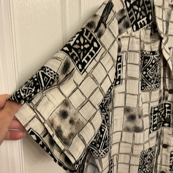 Alia Petites  women’s size 16 button down blouse. Polyester easy care. - Picture 4 of 7